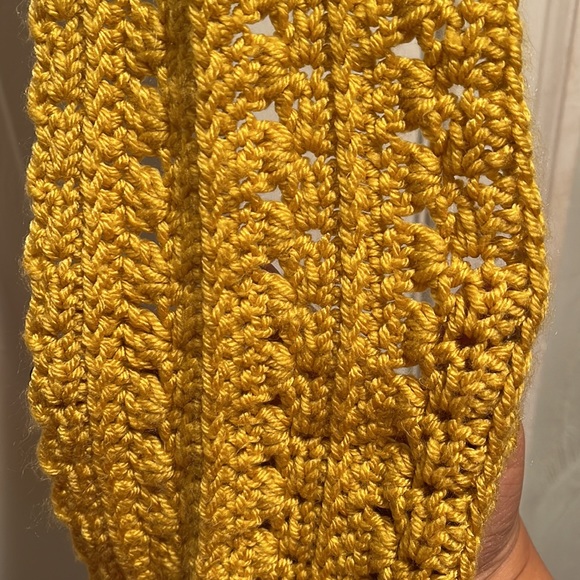 Yellow infinity scarf - Picture 3 of 3
